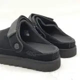 Paar pantoffels, maat 37, UGG, 1138252 – foto 5 – kavel bij Domeinen Roerende Zaken, Groningen