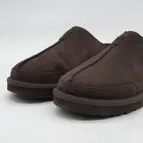 Paar pantoffels, maat 42, UGG, 1166761 – foto 2 – kavel bij Domeinen Roerende Zaken, Groningen