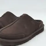 Paar pantoffels, maat 42, UGG, 1166761 – foto 3 – kavel bij Domeinen Roerende Zaken, Groningen