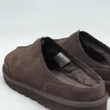 Paar pantoffels, maat 42, UGG, 1166761 – foto 8 – kavel bij Domeinen Roerende Zaken, Groningen