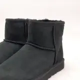 Paar schoenen, maat 37, UGG, 1016222 – foto 3 – kavel bij Domeinen Roerende Zaken, Groningen