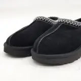 Paar schoenen, maat 37, UGG, 5955 – foto 2 – kavel bij Domeinen Roerende Zaken, Groningen