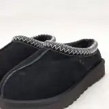 Paar schoenen, maat 37, UGG, 5955 – foto 3 – kavel bij Domeinen Roerende Zaken, Groningen