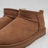 Paar schoenen, maat 37, UGG, 1116109 – foto 3 – kavel bij Domeinen Roerende Zaken, Groningen