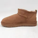 Paar schoenen, maat 37, UGG, 1116109 – foto 4 – kavel bij Domeinen Roerende Zaken, Groningen