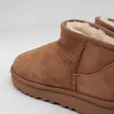 Paar schoenen, maat 37, UGG, 1116109 – foto 6 – kavel bij Domeinen Roerende Zaken, Groningen