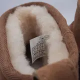 Paar schoenen, maat 37, UGG, 1116109 – foto 7 – kavel bij Domeinen Roerende Zaken, Groningen