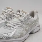 Paar sneakers, maat 44, Asics, F960124 – foto 3 – kavel bij Domeinen Roerende Zaken, Groningen
