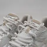 Paar sneakers, maat 44, Asics, F960124 – foto 4 – kavel bij Domeinen Roerende Zaken, Groningen
