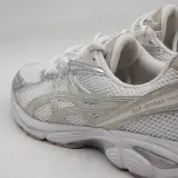 Paar sneakers, maat 44, Asics, F960124 – foto 7 – kavel bij Domeinen Roerende Zaken, Groningen