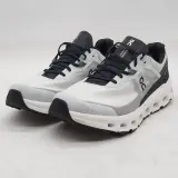 Paar hardloopschoenen, maat 44, On, 3ME30110818 – kavel bij Domeinen Roerende Zaken, Groningen