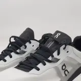 Paar hardloopschoenen, maat 44, On, 3ME30110818 – foto 4 – kavel bij Domeinen Roerende Zaken, Groningen
