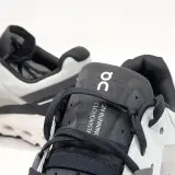 Paar hardloopschoenen, maat 44, On, 3ME30110818 – foto 6 – kavel bij Domeinen Roerende Zaken, Groningen