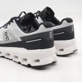 Paar hardloopschoenen, maat 44, On, 3ME30110818 – foto 7 – kavel bij Domeinen Roerende Zaken, Groningen