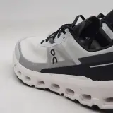 Paar hardloopschoenen, maat 44, On, 3ME30110818 – foto 8 – kavel bij Domeinen Roerende Zaken, Groningen
