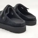 5x Paar schoenen, maat 37, UGG, 1138252 – foto 5 – kavel bij Domeinen Roerende Zaken, Groningen