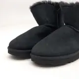 2x Paar schoenen, maat 37, UGG, 1016554 – foto 2 – kavel bij Domeinen Roerende Zaken, Groningen