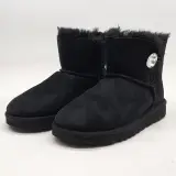 2x Paar schoenen, maat 37, UGG, 1016554 – foto 10 – kavel bij Domeinen Roerende Zaken, Groningen