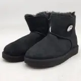 Paar schoenen, maat 37, UGG, 1016554 – kavel bij Domeinen Roerende Zaken, Groningen