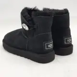 Paar schoenen, maat 37, UGG, 1016554 – foto 5 – kavel bij Domeinen Roerende Zaken, Groningen