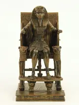 Toetanchamon op zijn rijk versierde troon - decoratief beeld in Egyptische stijl – kavel bij De Kringwinkel, Antwerpen