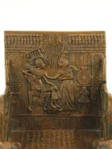 Toetanchamon op zijn rijk versierde troon - decoratief beeld in Egyptische stijl – foto 4 – kavel bij De Kringwinkel, Antwerpen