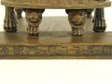 Toetanchamon op zijn rijk versierde troon - decoratief beeld in Egyptische stijl – foto 6 – kavel bij De Kringwinkel, Antwerpen