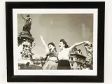 Set van 4 ingelijste zwart-wit prints - The Global Agency, Cities - Parijs & Londen – foto 4 – kavel bij De Kringwinkel, Antwerpen