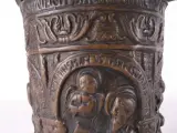 Decoratieve bronzen wijwateremmer (situla) – foto 4 – kavel bij De Kringwinkel, Heverlee