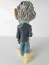 Beeldje caricaturale weergave van Franse zanger Serge Gainsbourg – foto 6 – kavel bij De Kringwinkel, Heverlee