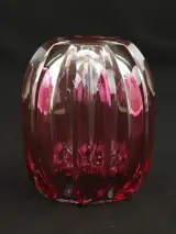 Val Saint Lambert roze vaas in geslepen glas model Zinia 1926 Joseph Simon – foto 3 – kavel bij De Kringwinkel, Antwerpen