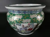 Handbeschilderde porseleinen cachepot in Japanse Imari-stijl – kavel bij De Kringwinkel, Heverlee