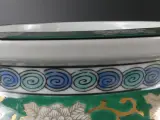 Handbeschilderde porseleinen cachepot in Japanse Imari-stijl – foto 7 – kavel bij De Kringwinkel, Heverlee