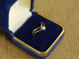 18 karaat witgouden ring met diamant – foto 3 – kavel bij De Kringwinkel, Antwerpen