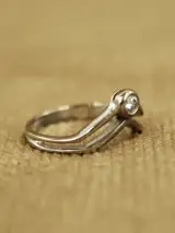 18 karaat witgouden ring met diamant – foto 6 – kavel bij De Kringwinkel, Antwerpen