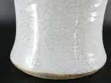 Grote Aziatische keramische vaas met reliëfdecor – foto 5 – kavel bij De Kringwinkel, Heverlee
