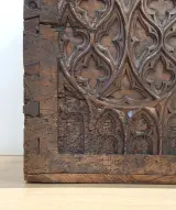 Antiek-look neogotische houten kist - rijk gesneden Gothic Revival decor – foto 7 – kavel bij De Kringwinkel, Gent