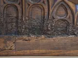 Antiek-look neogotische houten kist - rijk gesneden Gothic Revival decor – foto 10 – kavel bij De Kringwinkel, Gent