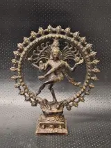 Bronzen en messing beeld van de dansende Shiva Nataraja uit India – kavel bij De Kringwinkel, Gent