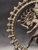 Bronzen en messing beeld van de dansende Shiva Nataraja uit India – foto 7 – kavel bij De Kringwinkel, Gent