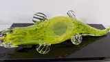 Murano stijl glazen krokodil in acryl box – foto 3 – kavel bij De Kringwinkel, Turnhout