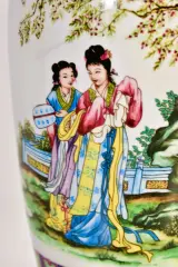 Chinese porseleinen vaas met figuren en vermoedelijk een Qianlong-merk – foto 2 – kavel bij De Kringwinkel, Turnhout