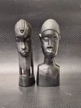 Set van 2 Afrikaanse Makonde bustes van massief ebbenhout – foto 2 – kavel bij De Kringwinkel, Gent
