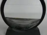 3D stromend zandkunstwerk – foto 3 – kavel bij De Kringwinkel, Diest