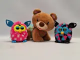 Set van 2 vintage Hasbro Furby Boom interactieve knuffels en 1 VTech Kruip en Leer Babybeer – foto 2 – kavel bij De Kringwinkel, Gent