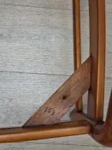 Vintage loungefauteuil in massief hout met blauwgrijze velours bekleding – foto 9 – kavel bij De Kringwinkel, Gent