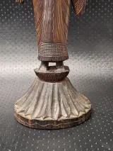 Traditioneel Indiaas houten snijwerk van de vierarmige godheid Lakshmi – foto 2 – kavel bij De Kringwinkel, Gent
