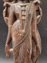 Traditioneel Indiaas houten snijwerk van de vierarmige godheid Lakshmi – foto 4 – kavel bij De Kringwinkel, Gent