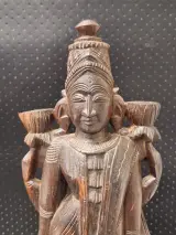 Traditioneel Indiaas houten snijwerk van de vierarmige godheid Lakshmi – foto 5 – kavel bij De Kringwinkel, Gent