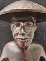 Grote hand gesneden houten fruitschaal met zittende Ifugao man - Filipijnen – foto 6 – kavel bij De Kringwinkel, Gent